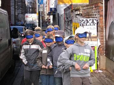 orientierungsaufgabe im event für schulklassen